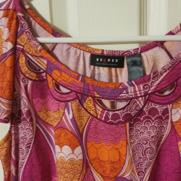 Top - Picture 2 of 2